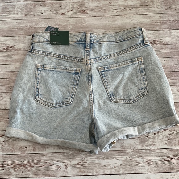 Wild Fable Highest Rise High Rise Light Wash Cuffed Hem Shorts - Picture 4 of 10